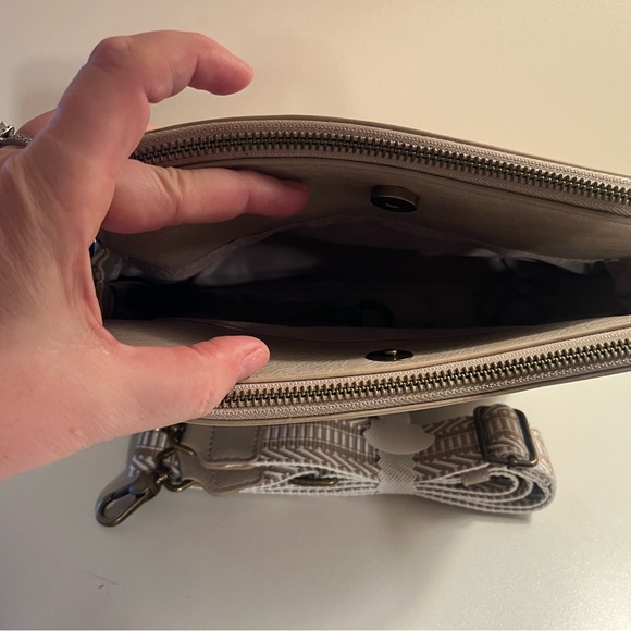 NWT Yarnic Beige Faux Leather Crossbody Bag | Triple Compartment - Picture 7 of 8